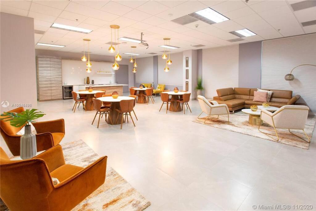 דירות מיאמי Luxurious Private Unit With Parking מראה חיצוני תמונה