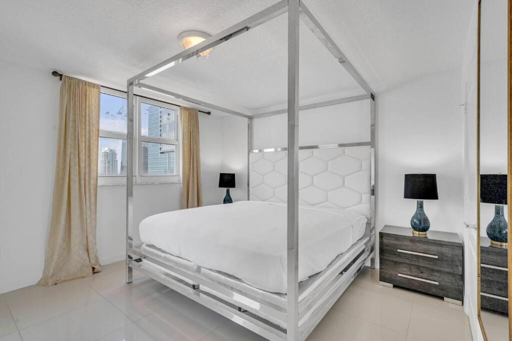 דירות מיאמי Luxurious Private Unit With Parking מראה חיצוני תמונה