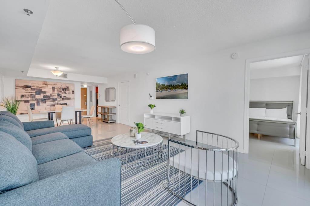 דירות מיאמי Luxurious Private Unit With Parking מראה חיצוני תמונה