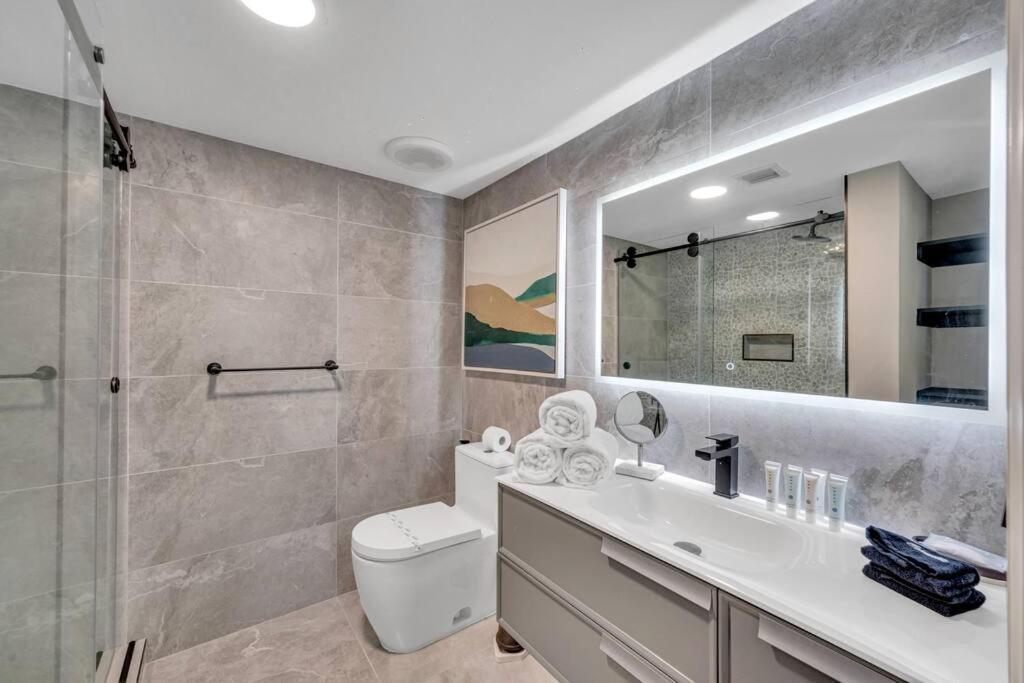 דירות מיאמי Luxurious Private Unit With Parking מראה חיצוני תמונה