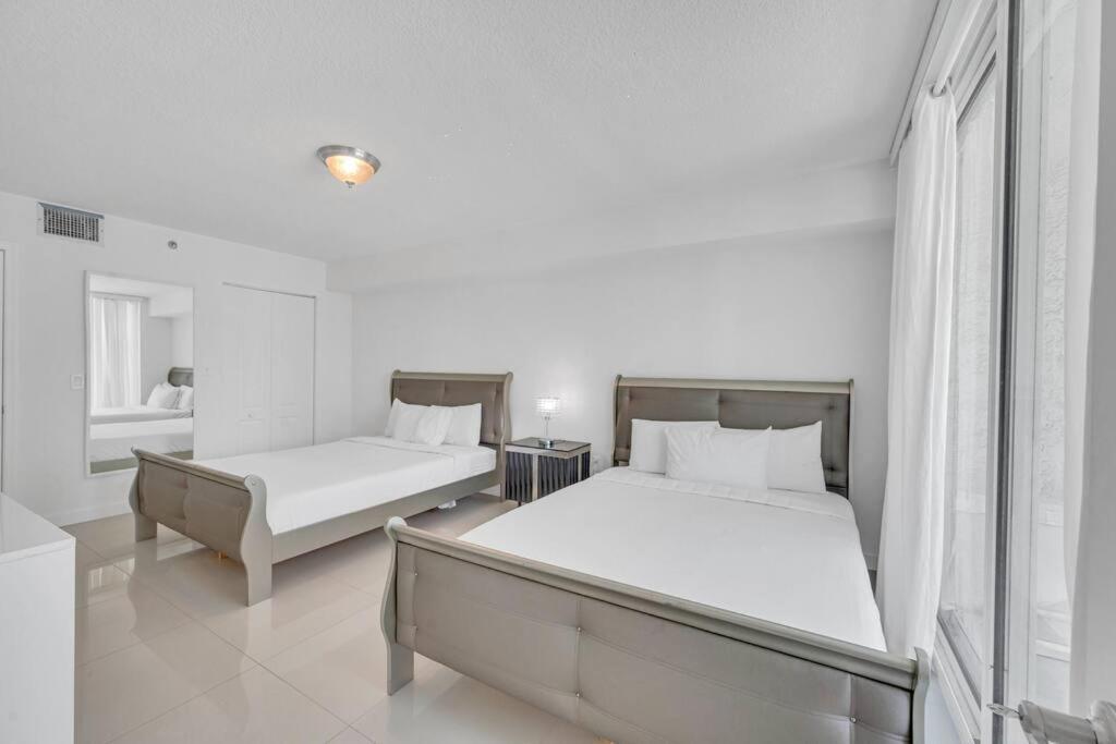 דירות מיאמי Luxurious Private Unit With Parking מראה חיצוני תמונה