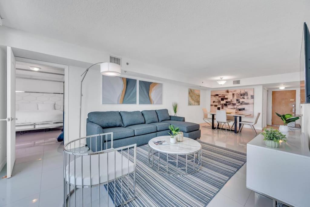 דירות מיאמי Luxurious Private Unit With Parking מראה חיצוני תמונה
