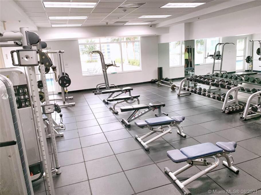 דירות מיאמי Luxurious Private Unit With Parking מראה חיצוני תמונה
