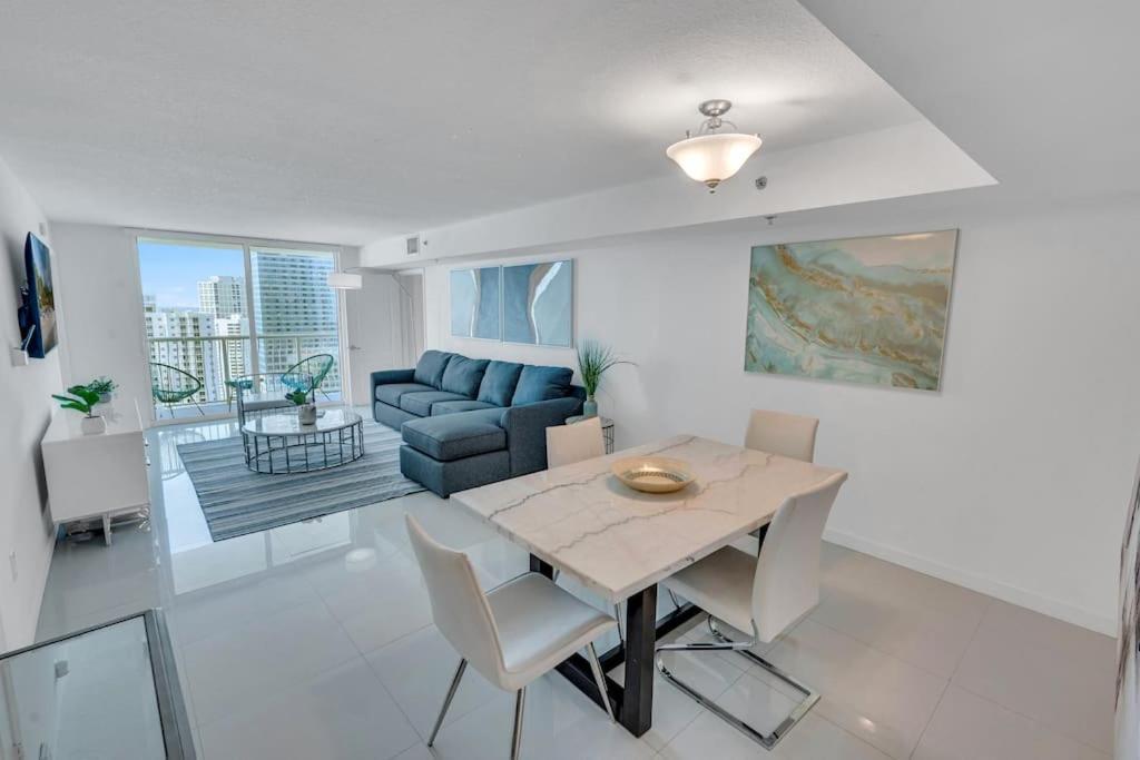 דירות מיאמי Luxurious Private Unit With Parking מראה חיצוני תמונה
