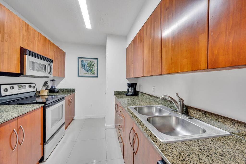 דירות מיאמי Luxurious Private Unit With Parking מראה חיצוני תמונה