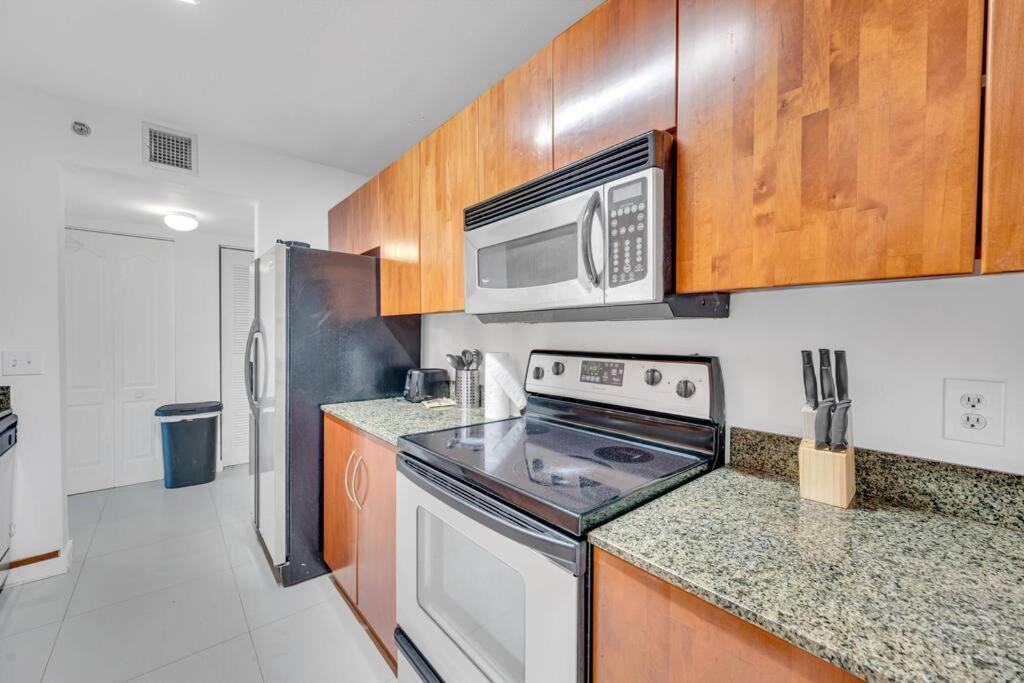 דירות מיאמי Luxurious Private Unit With Parking מראה חיצוני תמונה